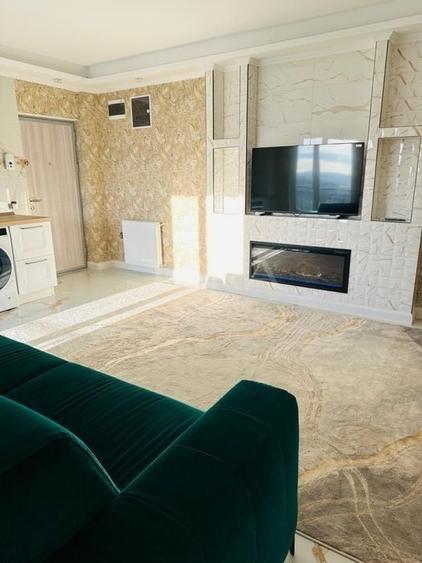 Apartament cu 3 camere semidecomandat, mobilat în Vest