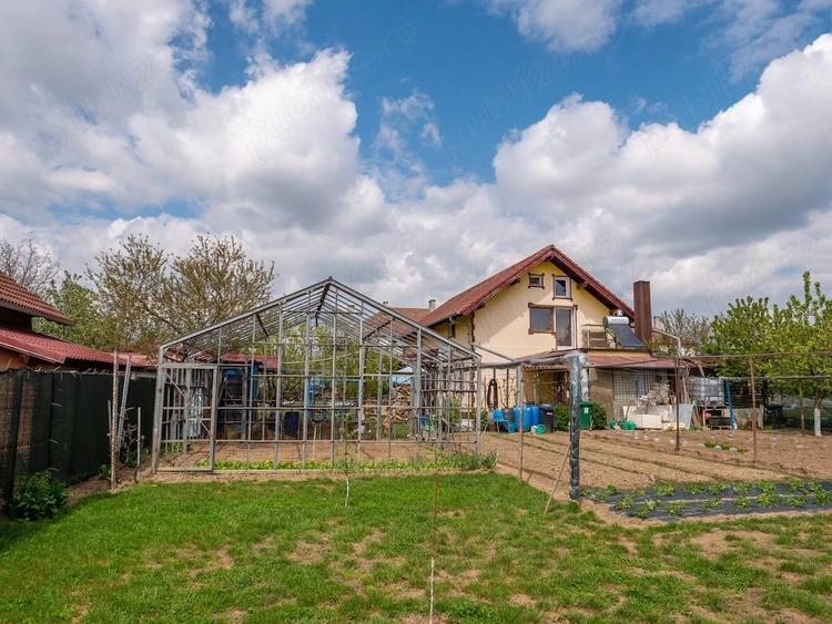 Casă cu 5 camere cu Teren 1450 Mp în Central