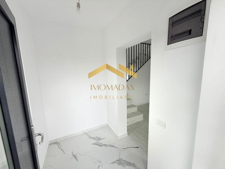 Duplex cu 3 camere cu Canalizare în Bucovăț (Remetea Mare)