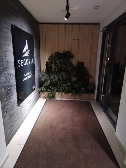 Apartament cu 3 camere semidecomandat în Tractorul