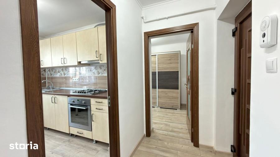 Apartament cu 3 camere semidecomandat în Central