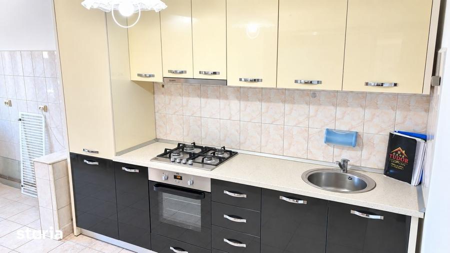 Casă cu 5 camere cu Teren 219 Mp în Moșoaia