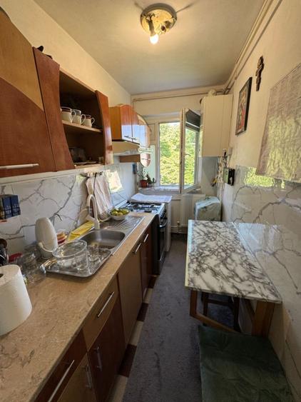 Apartament cu 2 camere semidecomandat, mobilat în Km 4-5