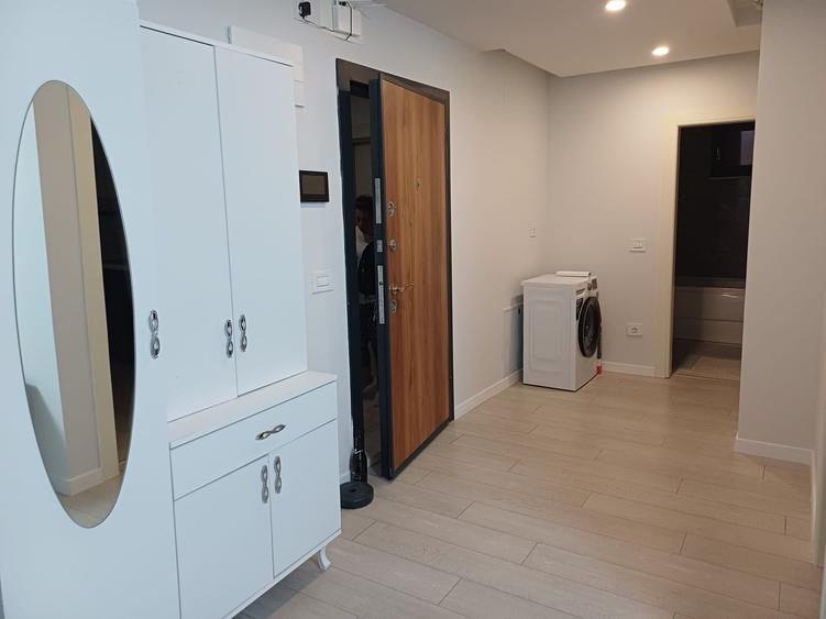 Apartament cu 2 camere decomandat în Carrefour
