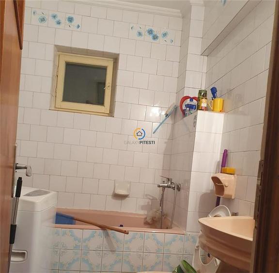 Apartament cu 4 camere decomandat în Central
