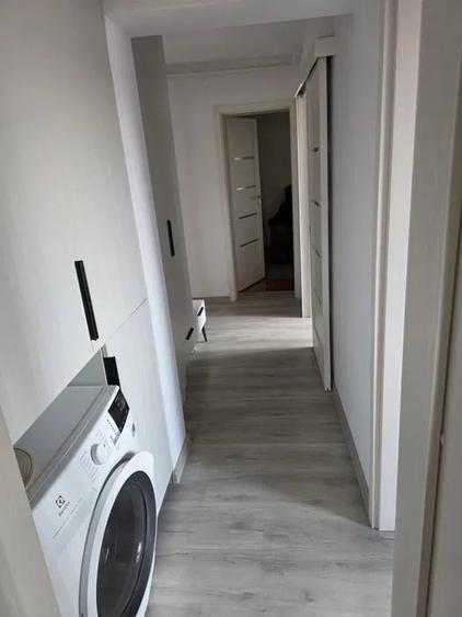 Apartament cu 3 camere decomandat, mobilat în Craiovița Nouă