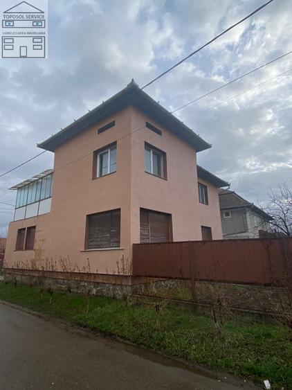 Casă individuală cu 6 camere cu Canalizare în Marghita