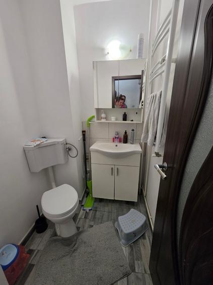 Apartament cu 3 camere semidecomandat în Dristor