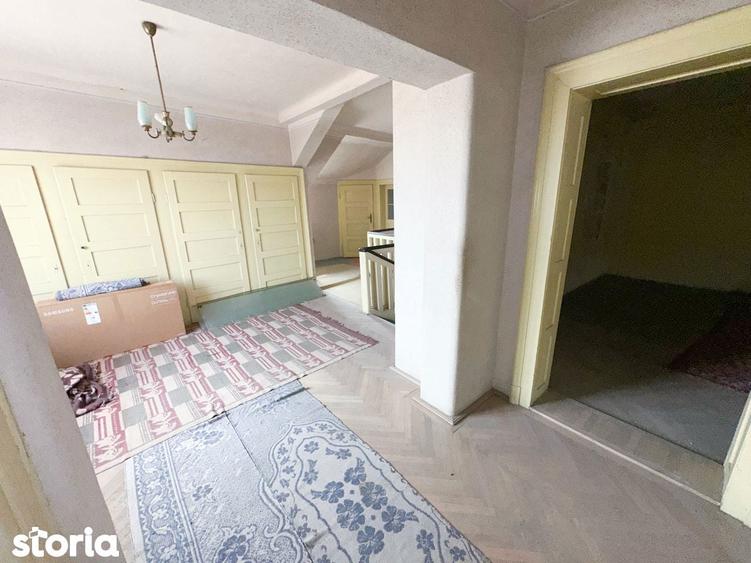 Casă cu 5 camere cu Teren 990 Mp în Central