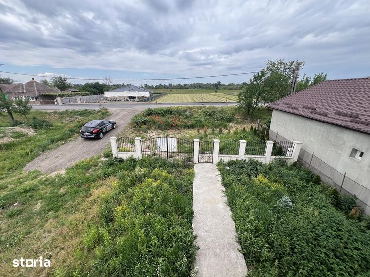 Casă cu 5 camere cu Teren 1000 Mp în Păulești