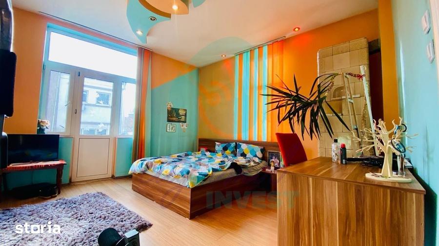 Casă cu 10 camere cu Teren 250 Mp în Timpuri Noi