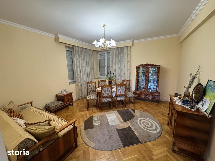 Casă cu 5 camere cu Teren 400 Mp în Titulescu