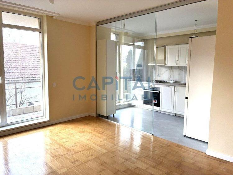 Apartament cu 2 camere semidecomandat, mobilat în Borhanci