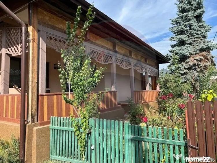 Casă cu 4 camere cu Teren 1478 Mp în Măneciu