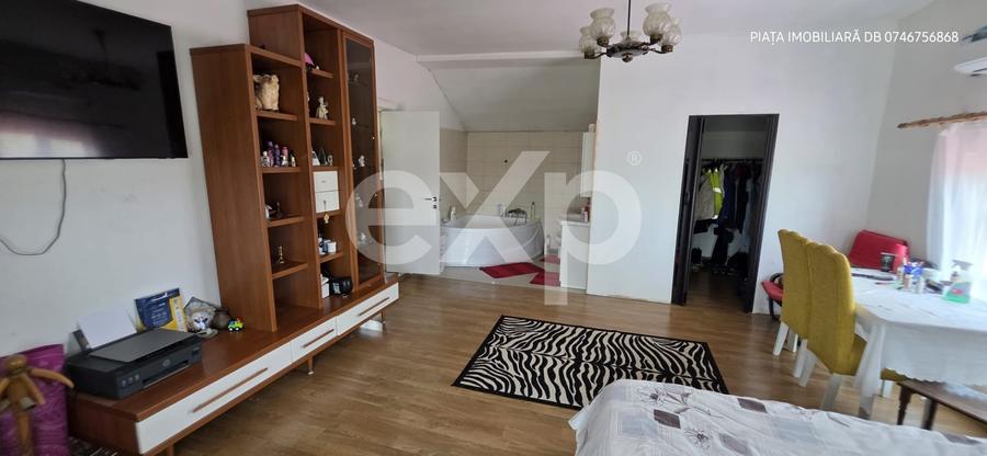 Casă individuală cu 6 camere cu Garaj în Colacu