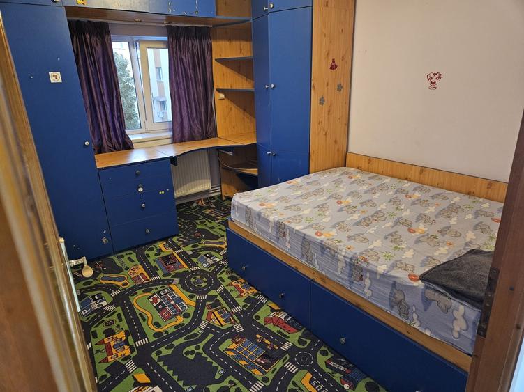 Apartament cu 3 camere decomandat în 1 Mai