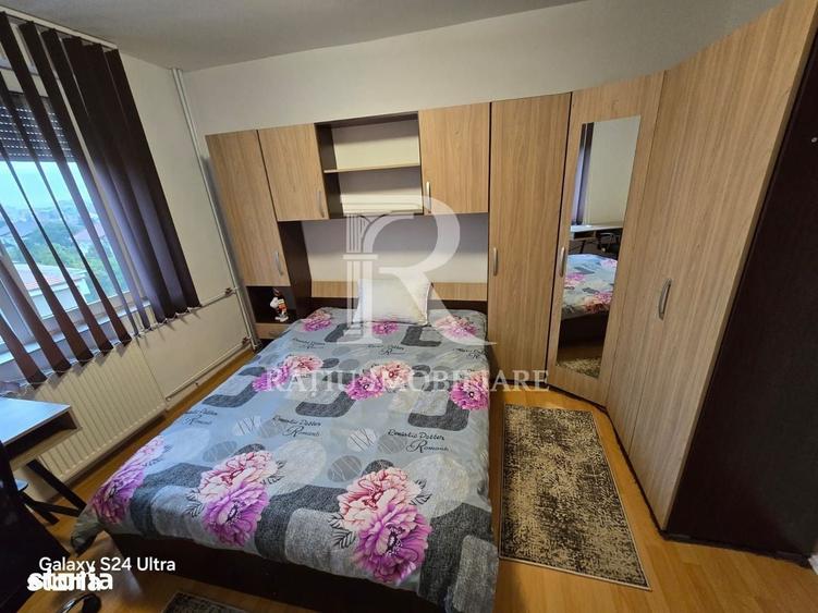 Apartament cu 4 camere decomandat în Decebal