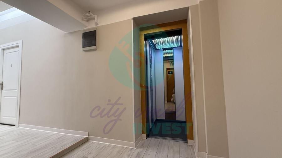 Apartament cu 6 camere decomandat în Floreasca