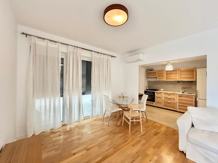 Apartament cu 3 camere decomandat, mobilat în Iancu Nicolae