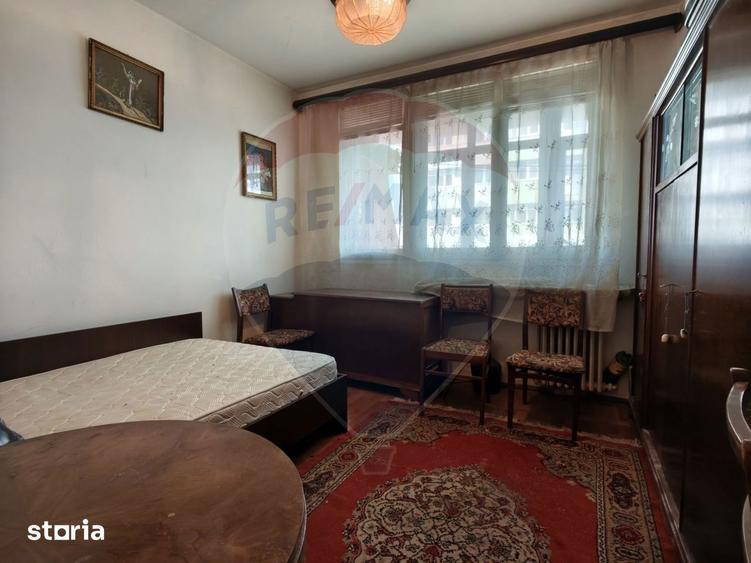 Apartament cu 2 camere nerenovat, de vanzare in zona 1 Mai - 6
