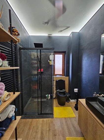 Casă cu 6 camere cu Teren 600 Mp în Moșnița Nouă