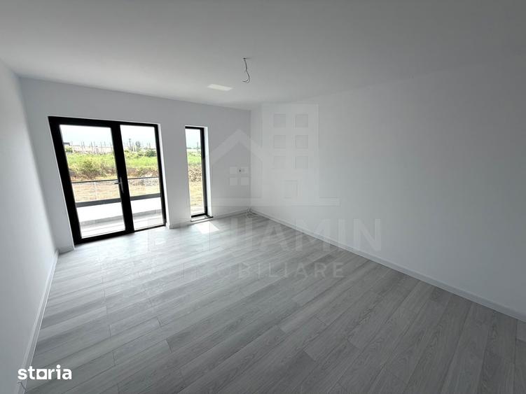 Casă cu 5 camere cu Teren 301 Mp în Cârcea