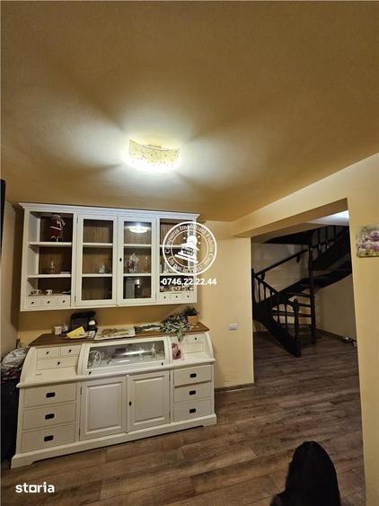 Casă cu 6 camere cu Teren 900 Mp în Aroneanu