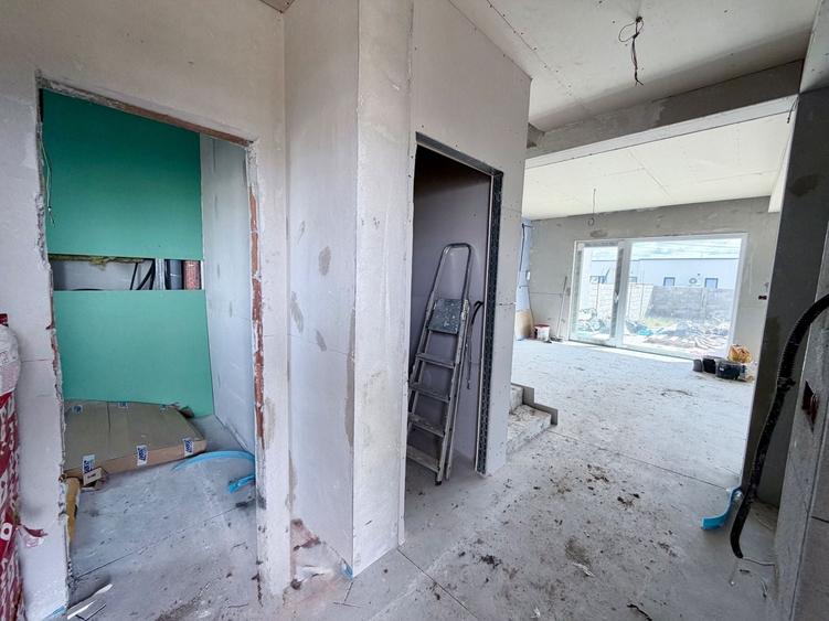 Duplex cu 4 camere cu Canalizare în Moșnița Nouă