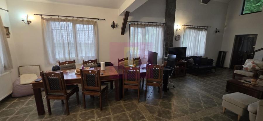 Casă individuală cu 5 camere cu Canalizare în Sud