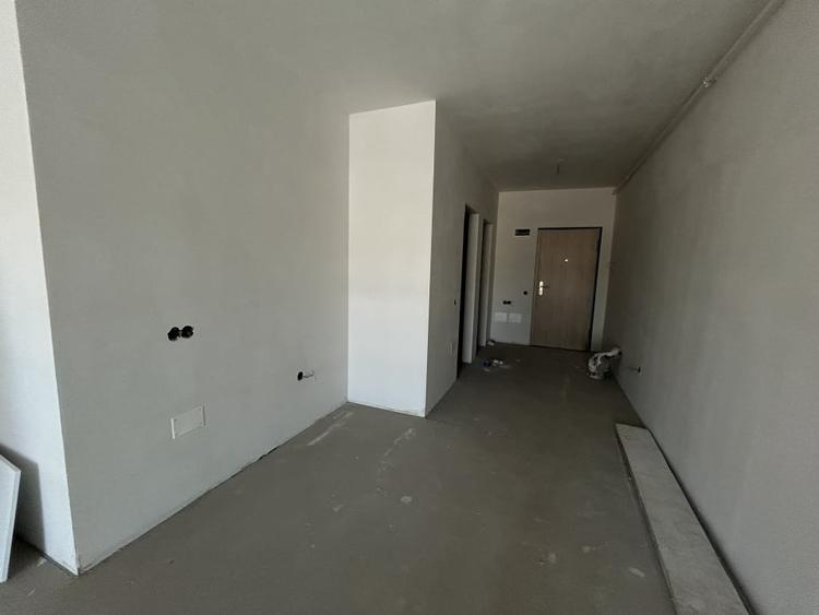 Apartament cu 3 camere semidecomandat în Florești — fotografia 2