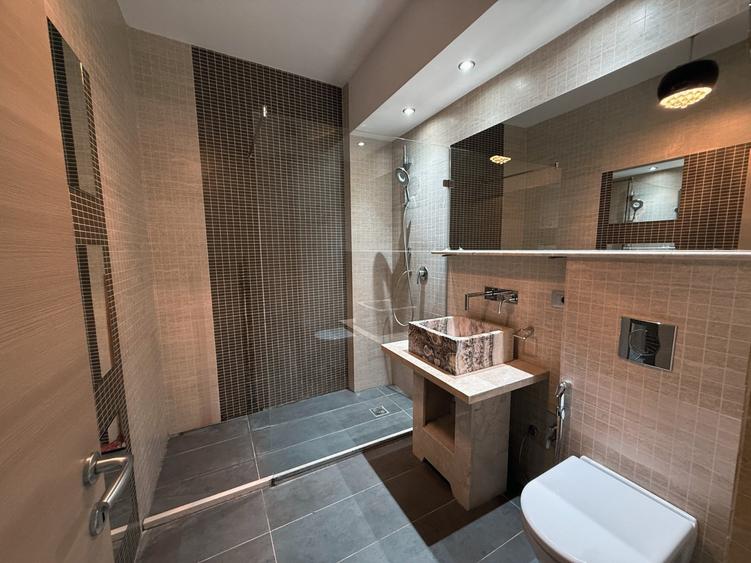 Apartament cu 3 camere decomandat în Moșilor