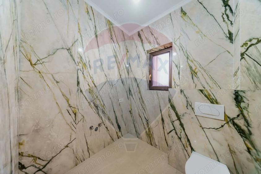 Casă cu 5 camere cu Teren 500 Mp în Vladimirescu