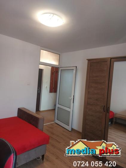 Garsonieră decomandată în