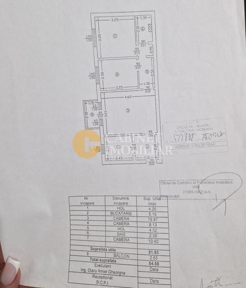 Apartament cu 3 camere semidecomandat, mobilat în Alexandru cel Bun