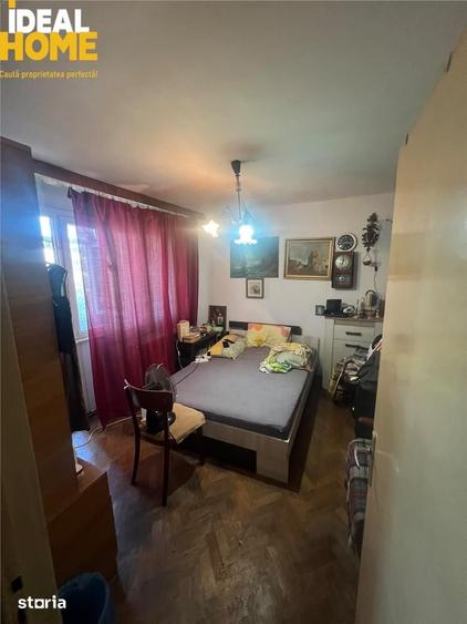 Apartament cu 3 camere semidecomandat în Podu Roș