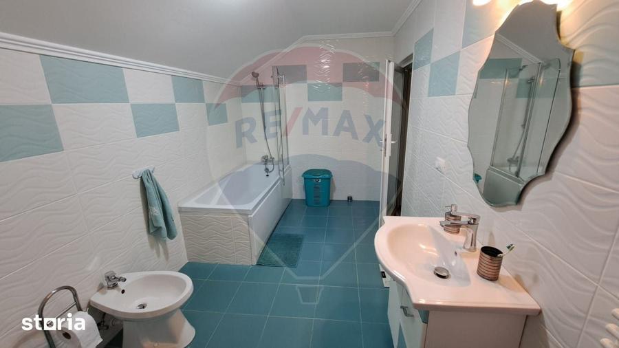 Casă cu 9 camere cu Teren 520 Mp în Cetate