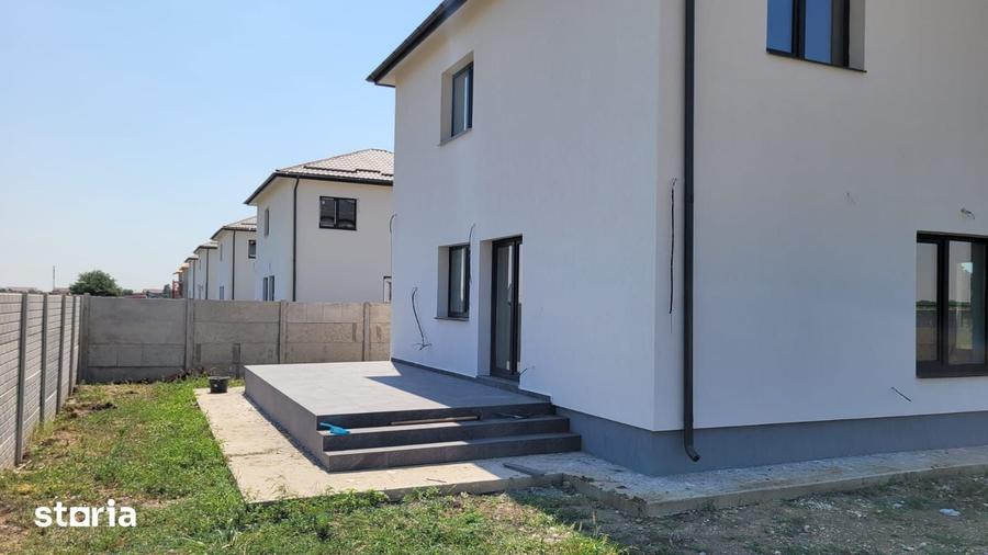 Casă cu 4 camere cu Teren 400 Mp în Domnești