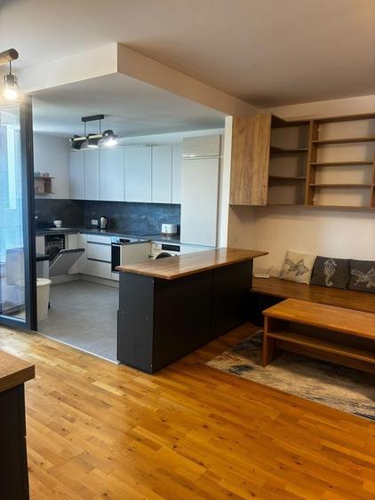Apartament cu 3 camere decomandat, mobilat în Iancu Nicolae