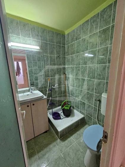Apartament cu 3 camere decomandat, mobilat în Între Lacuri