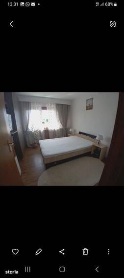 Apartament cu 4 camere decomandat în Est