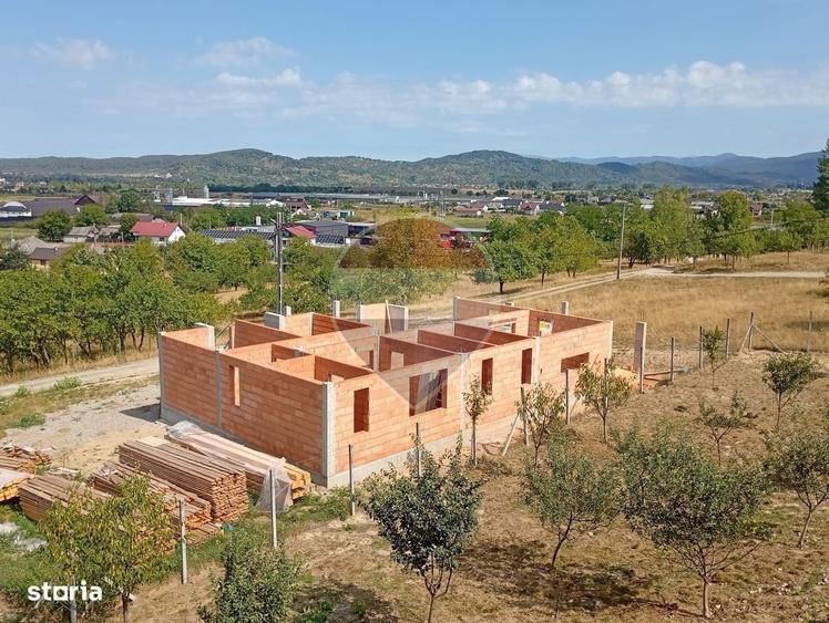 Casa / Vila cu 4 camere de vanzare - 2