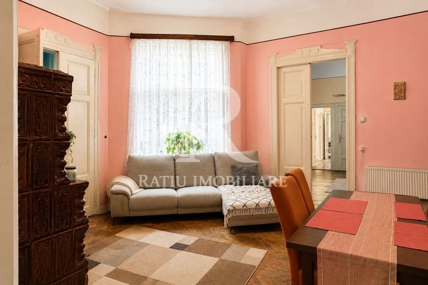 Apartament cu 4 camere decomandat în Central