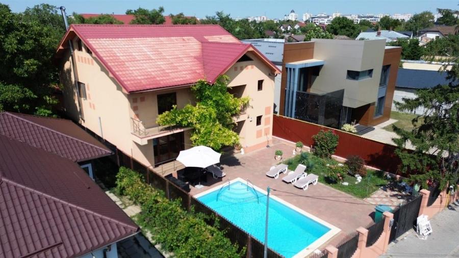 Casă individuală cu 5 camere cu Canalizare în Central