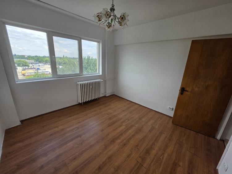 Apartament cu 3 camere decomandat în Zețarilor