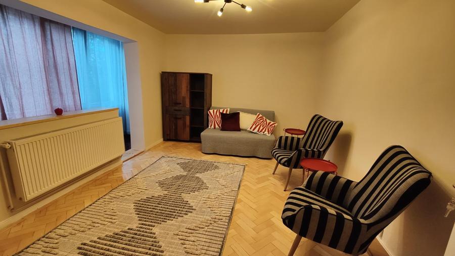 Apartament cu 3 camere, mobilat în Torontalului