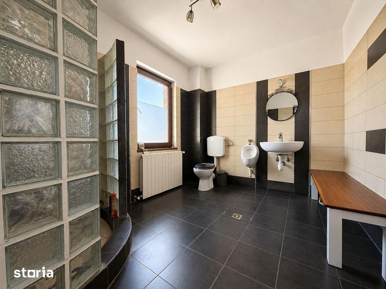 Casă cu 5 camere cu Teren 7320 Mp în Curcani