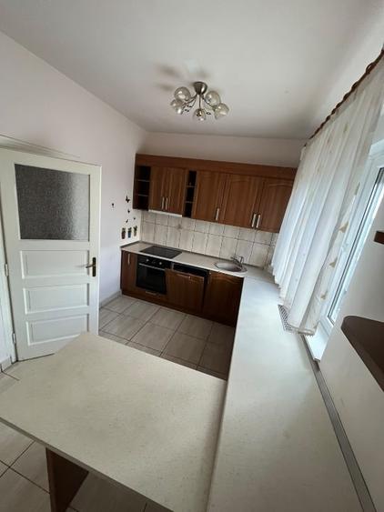 Apartament cu 3 camere decomandat, mobilat în Central