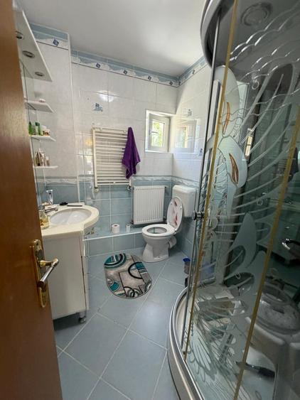 Casă cu 6 camere cu Teren 400 Mp în Fundeni