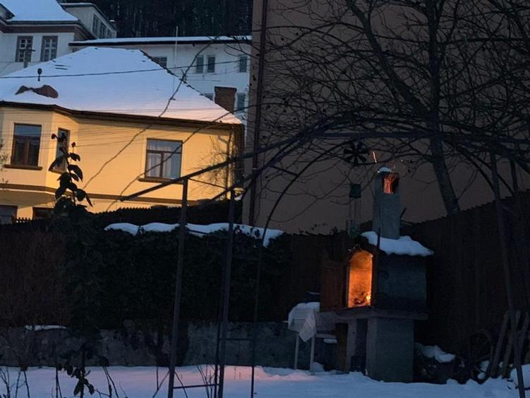 Casă individuală cu 5 camere cu Teren 400 Mp în Schei