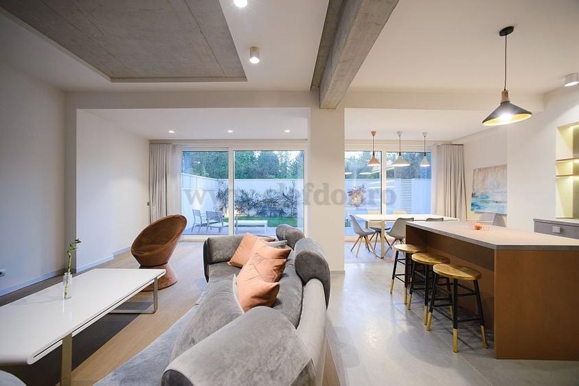 Apartament cu 4 camere decomandat, mobilat în Iancu Nicolae